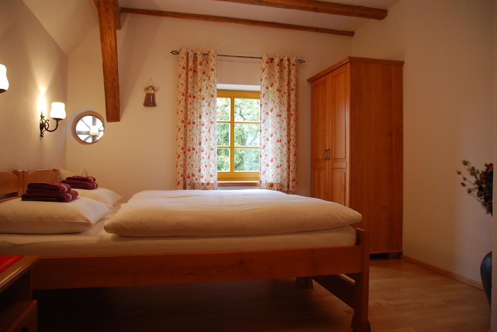 Farm Stay Rotovnik - Plesnik Slovenj Gradec Habitación foto